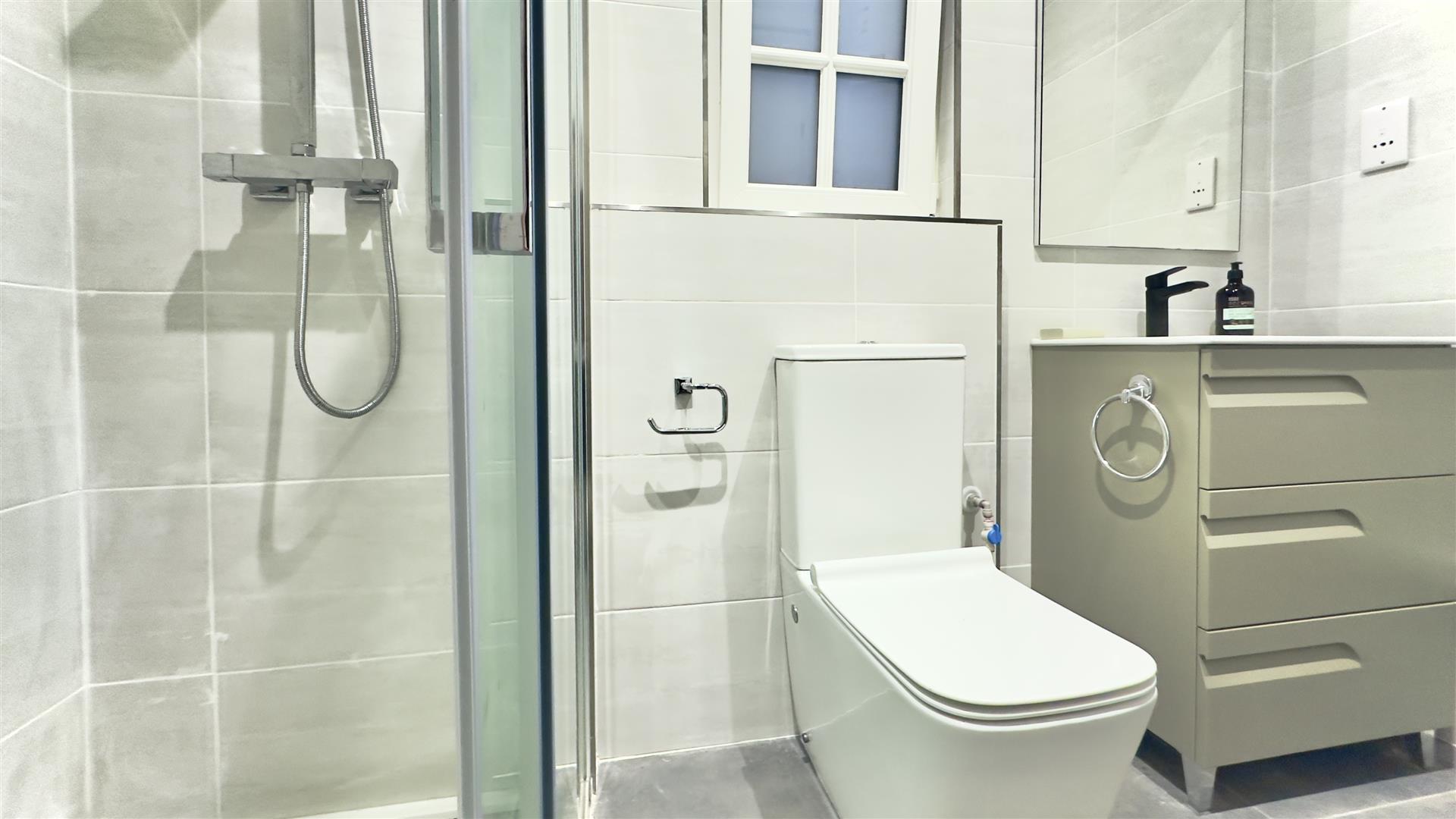 Image of Apartment - 3 Bedrooms - 2 Bathrooms for Sale in Upper Town-Gibraltar, Image 11